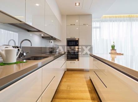 Pronájem bytu, 3+kk, 99 m²