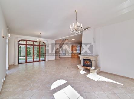 Pronájem - dům/vila, 243 m²