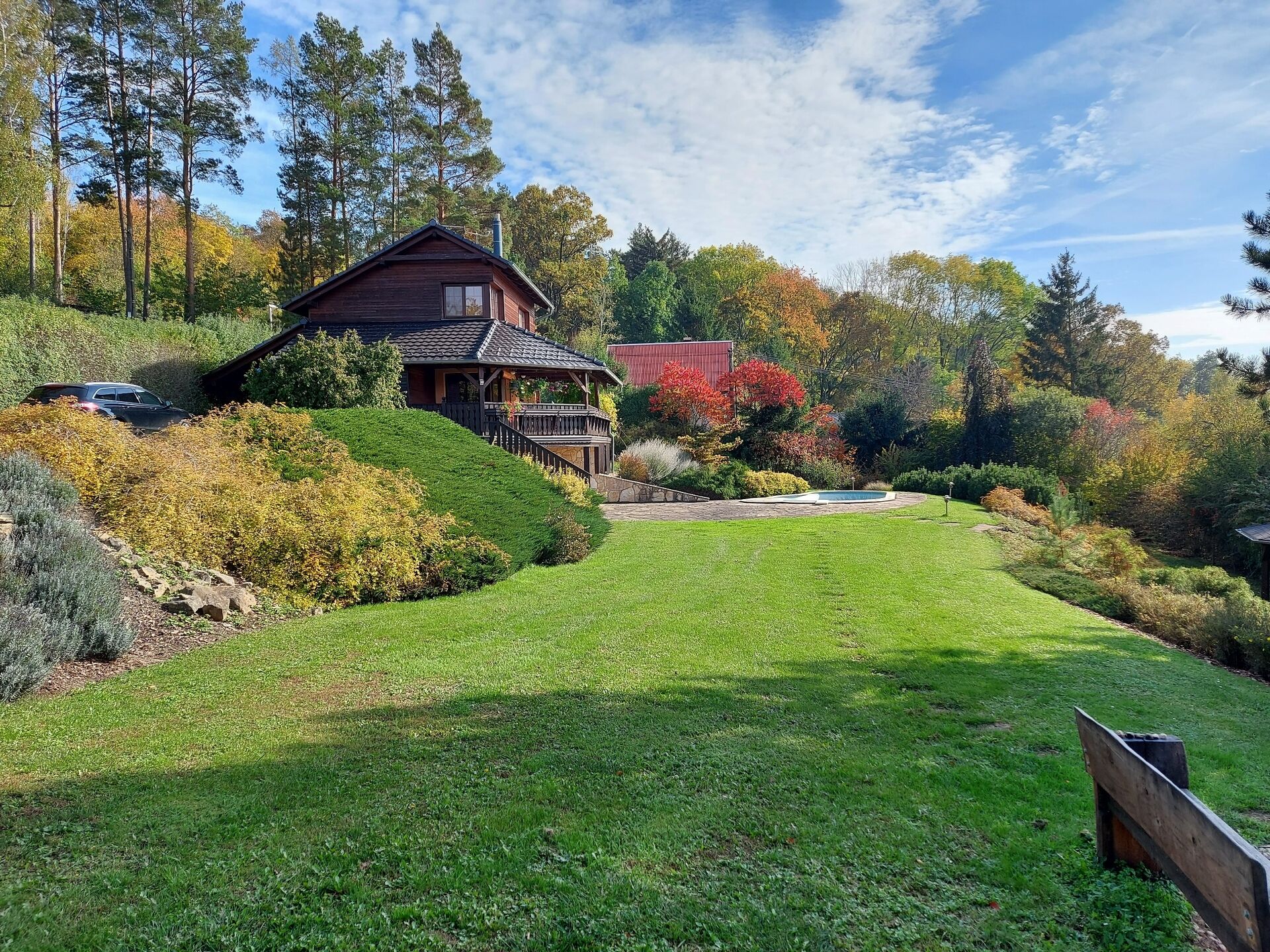 Prodej výjimečného luxusního rodinného domu 4+kk na pozemku 2692m2,  Buchlovice-Smraďavka.