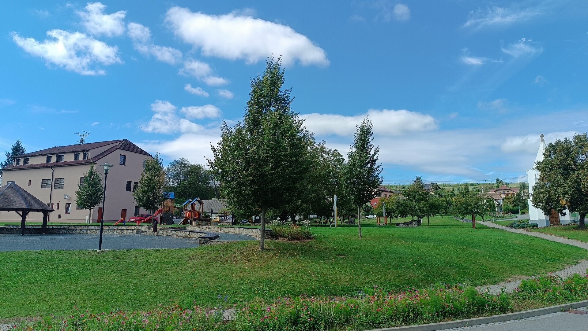 Prodej stavebního pozemku o velikosti 411m2 v obci Břestek/Buchlovice.