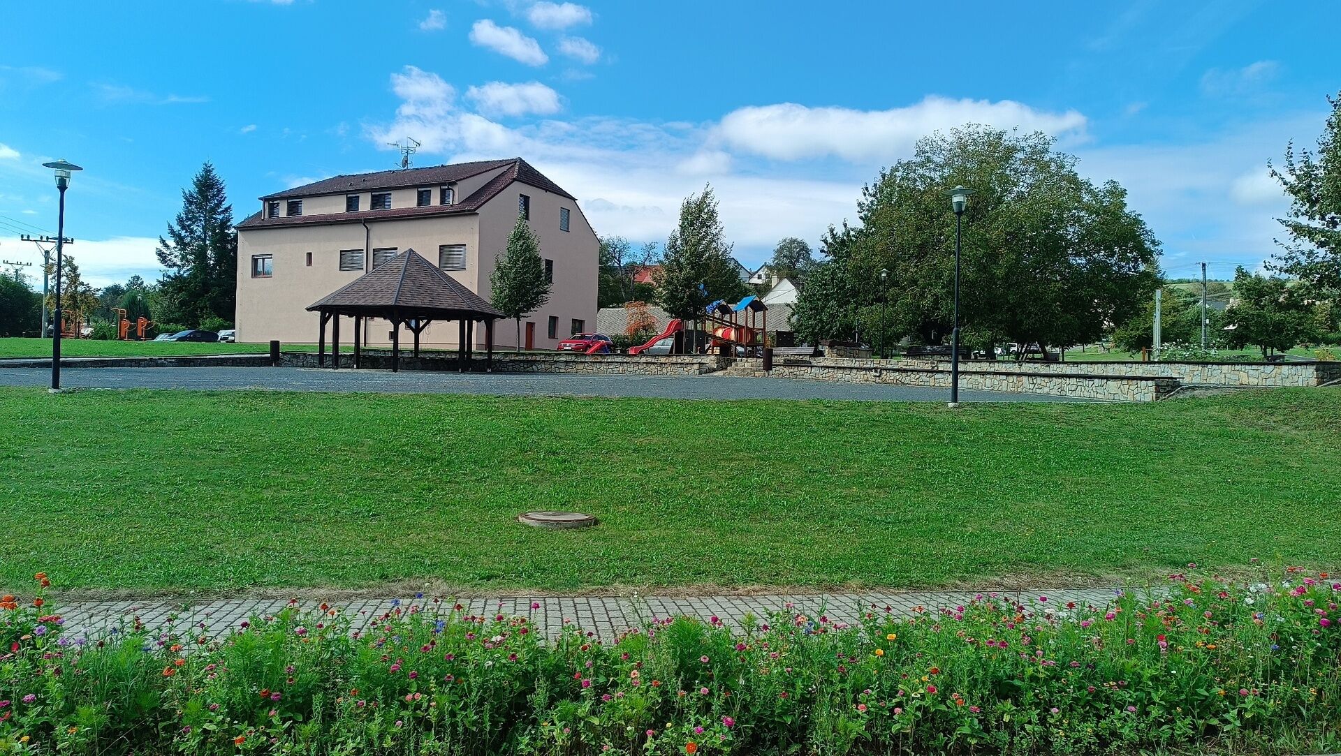 Prodej stavebního pozemku o velikosti 411m2 v obci Břestek/Buchlovice.