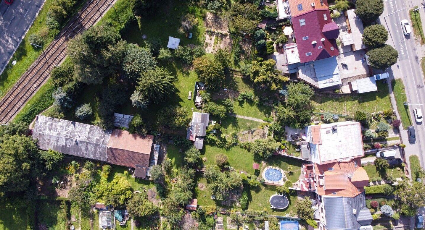 Prodej pozemku určeného k výstavbě (až 2 samost. RD), celková plocha 1198m2, Brno-Komín, ul. Branka