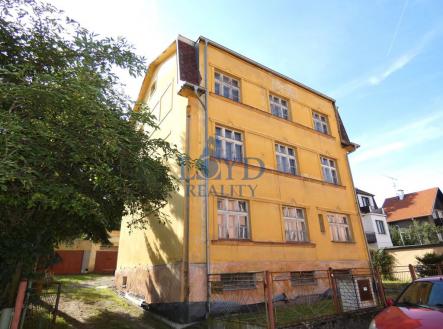 Prodej - nájemní dům, 442 m²