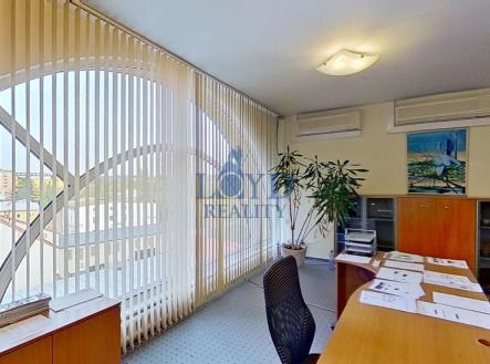 Pronájem kanceláře, 82 m²