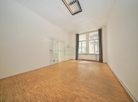 Pronájem kanceláře, 73 m²