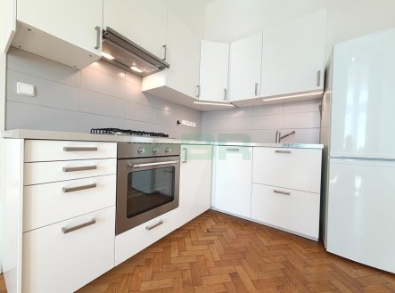 Pronájem nezaříz. bytu 2+kk/Balkon 55m2 Praha 3, Vinohrady, ul. Ondříčkova