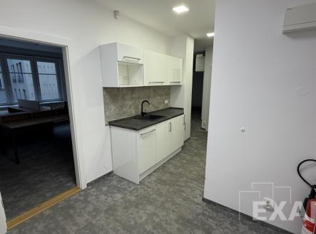 Pronájem kanceláře, 77 m²