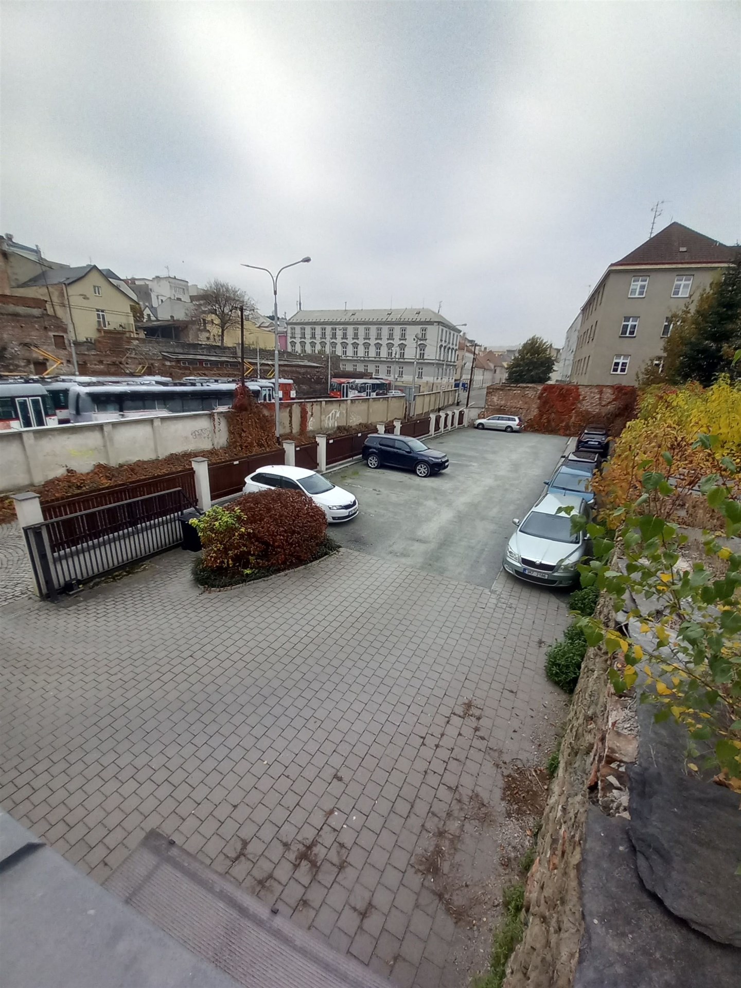 Pohled na parkoviště