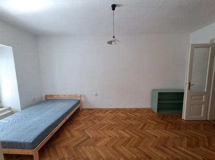 Pronájem bytu, atypický, 95 m²