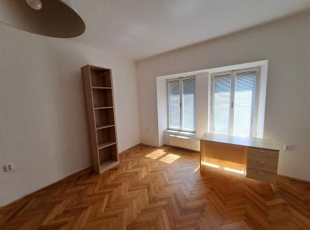 Pronájem bytu, atypický, 95 m²