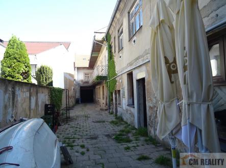 Prodej nájemního domu, 1 146 m²