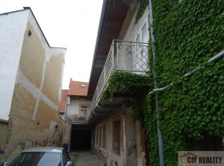 Prodej nájemního domu, 1 146 m²