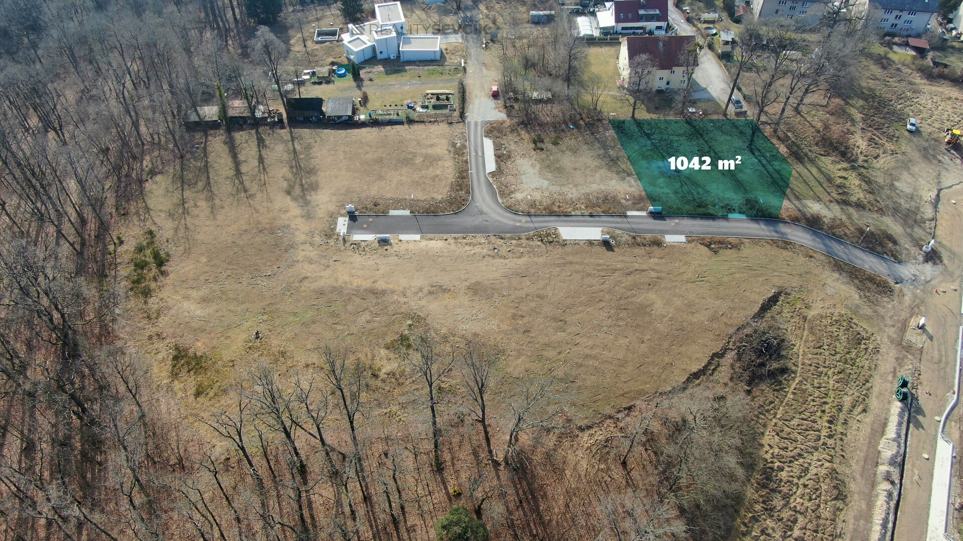 Prodej stavebního pozemku 1042 m2 v Hluboké nad Vltavou