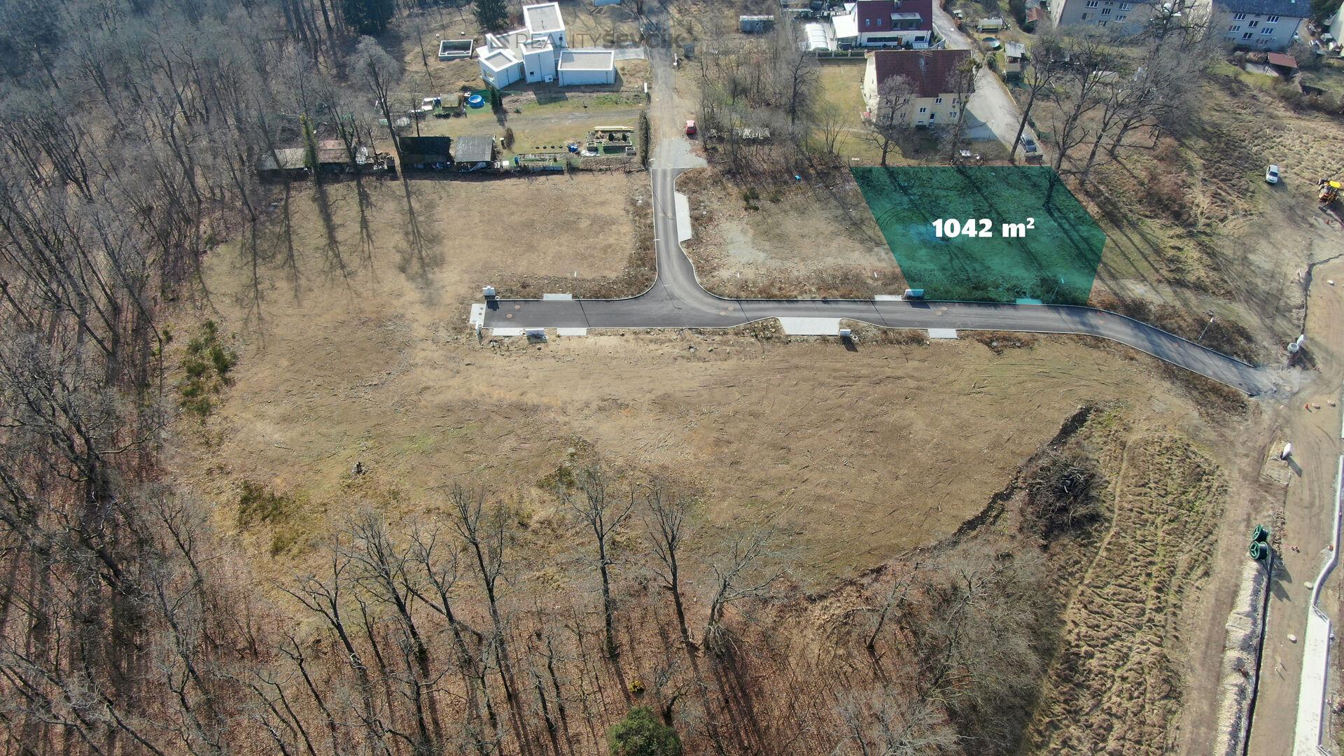 Prodej stavebního pozemku 1042 m2 v Hluboké nad Vltavou