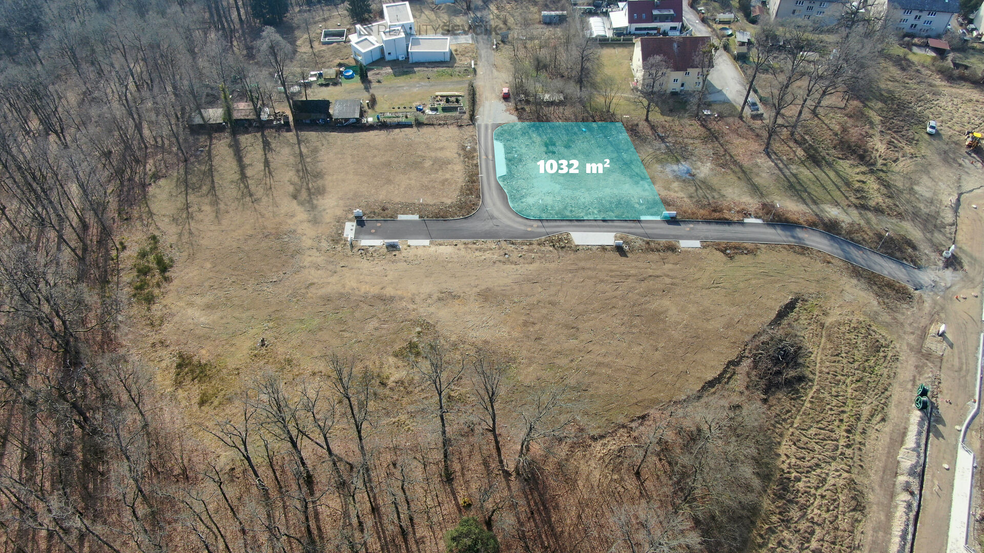 Prodej stavebního pozemku 1032 m2 v Hluboké nad Vltavou