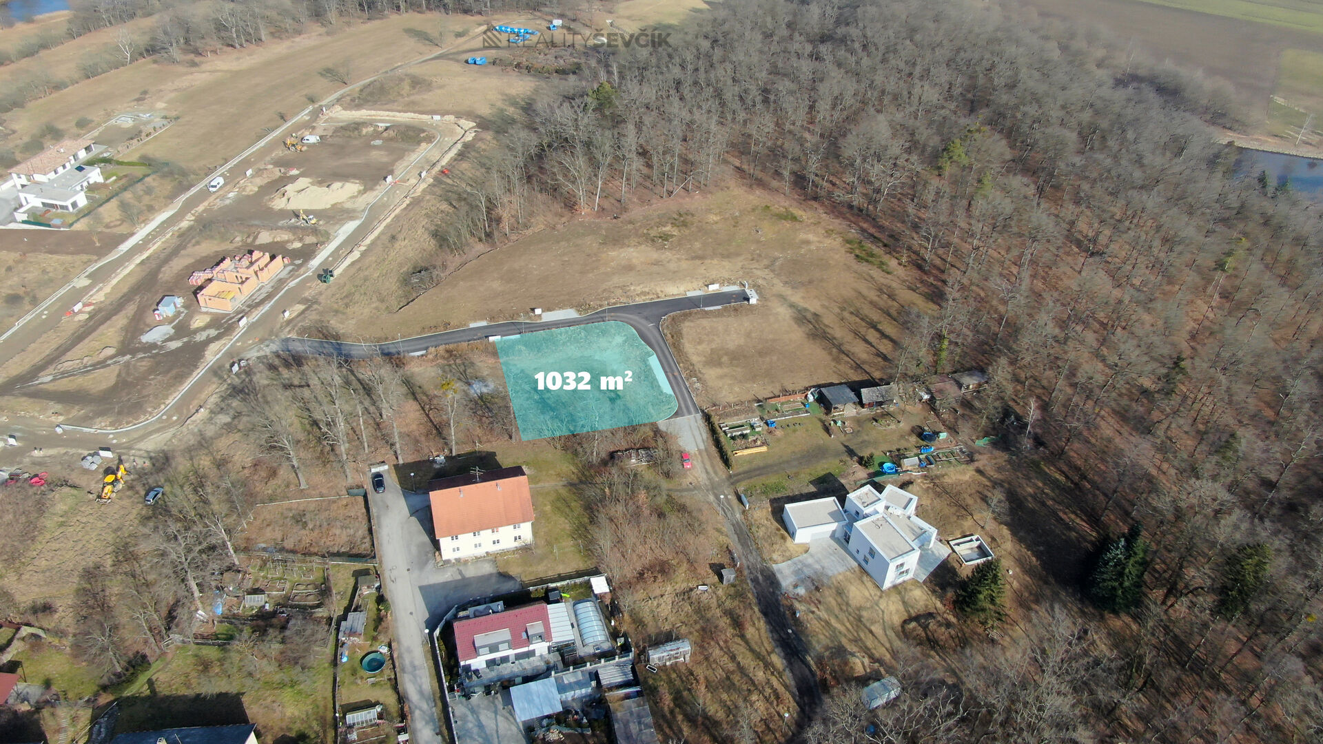 Prodej stavebního pozemku 1032 m2 v Hluboké nad Vltavou