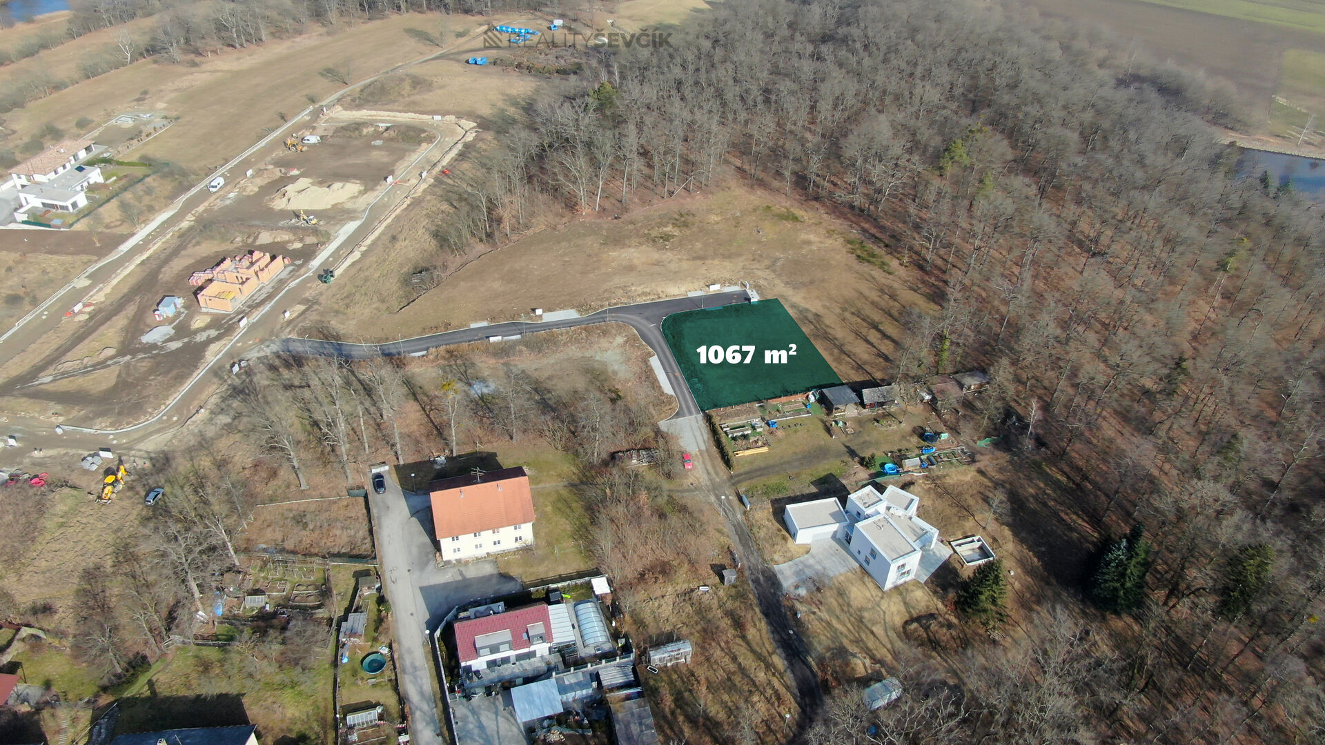 Prodej stavebního pozemku 1067 m2 v Hluboké nad Vltavou