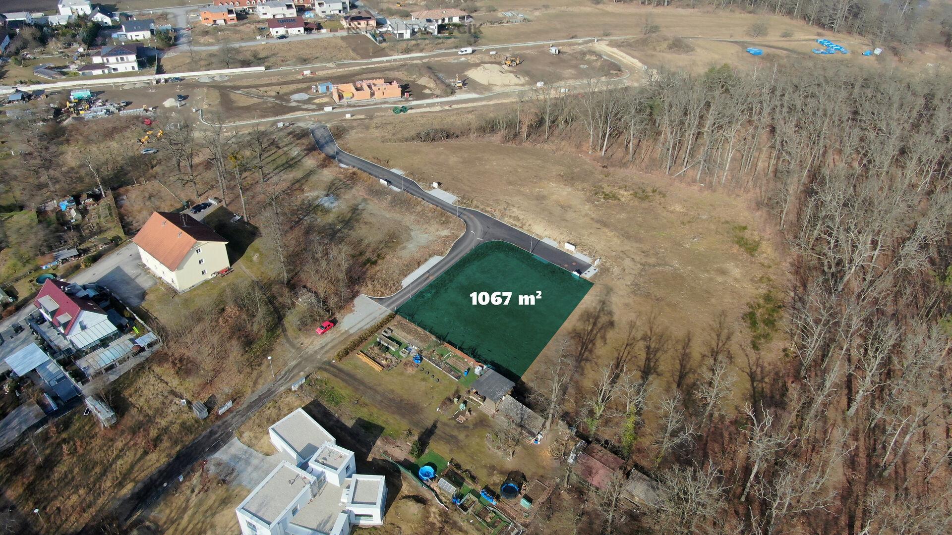 Prodej stavebního pozemku 1067 m2 v Hluboké nad Vltavou