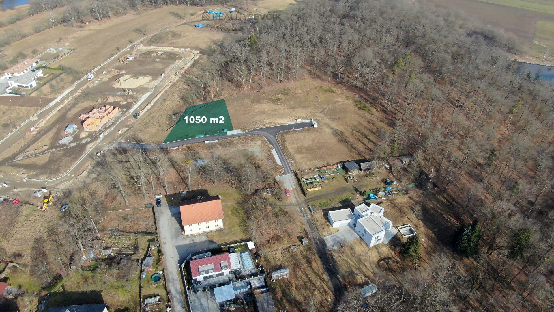 Prodej stavebního pozemku 1050 m2 v Hluboké nad Vltavou