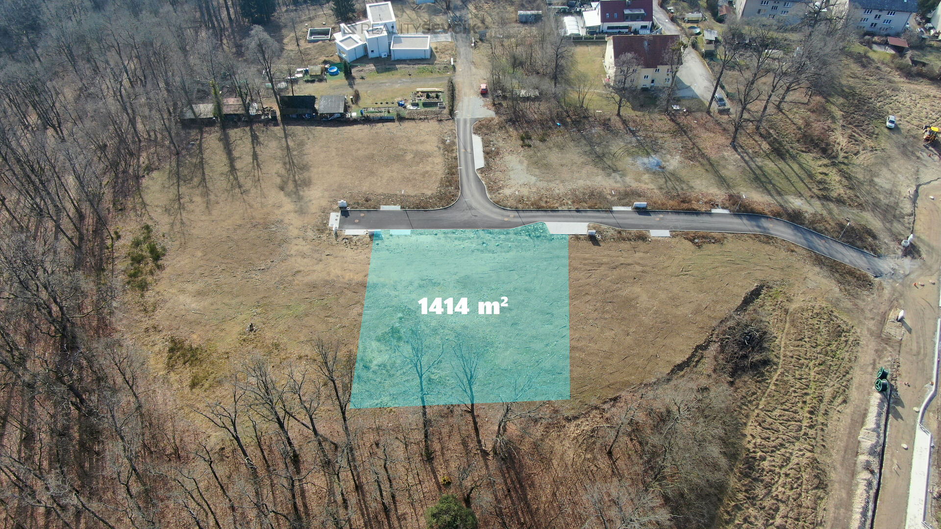 Prodej stavebního pozemku 1414 m2 v Hluboké nad Vltavou