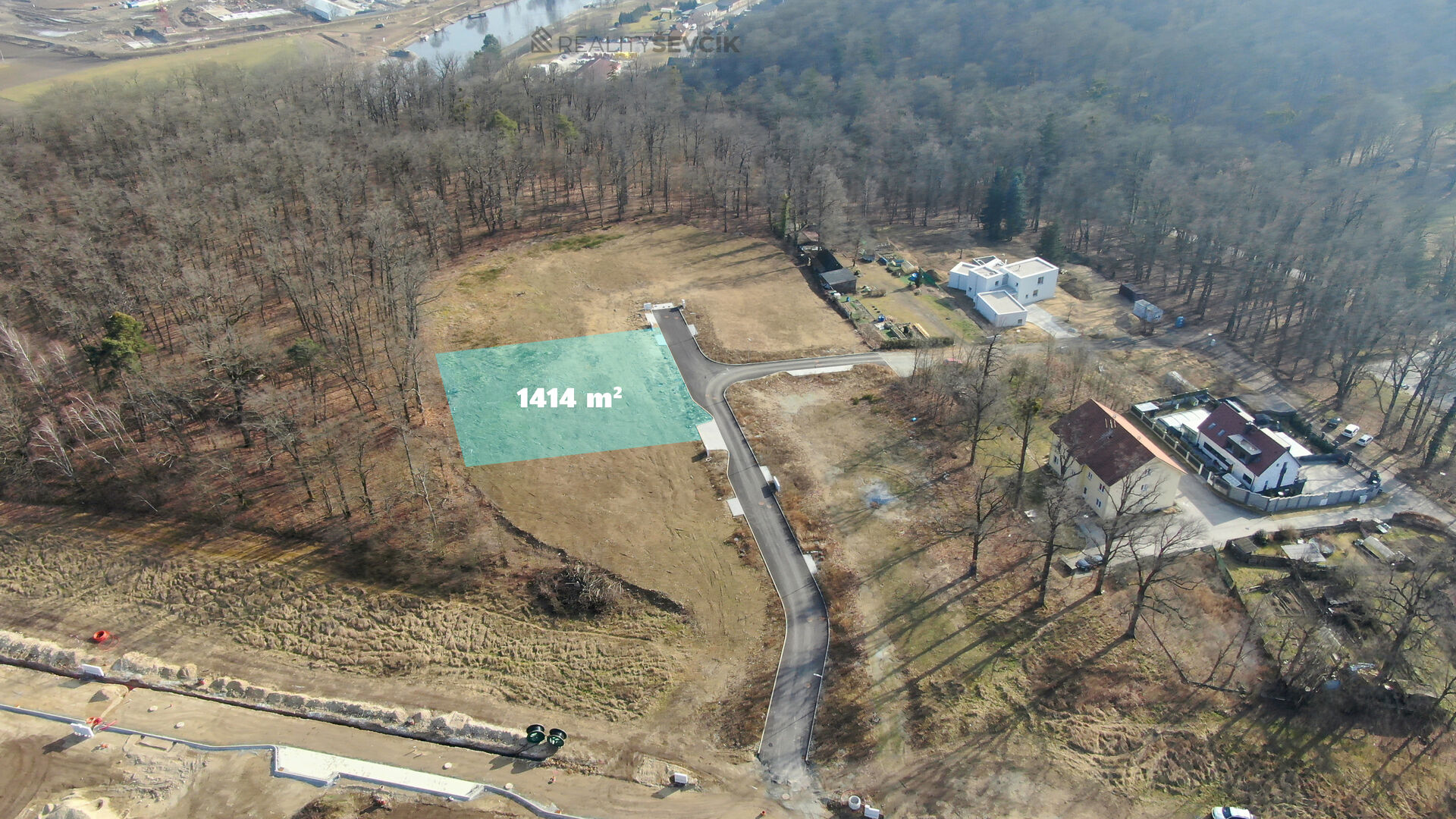 Prodej stavebního pozemku 1414 m2 v Hluboké nad Vltavou