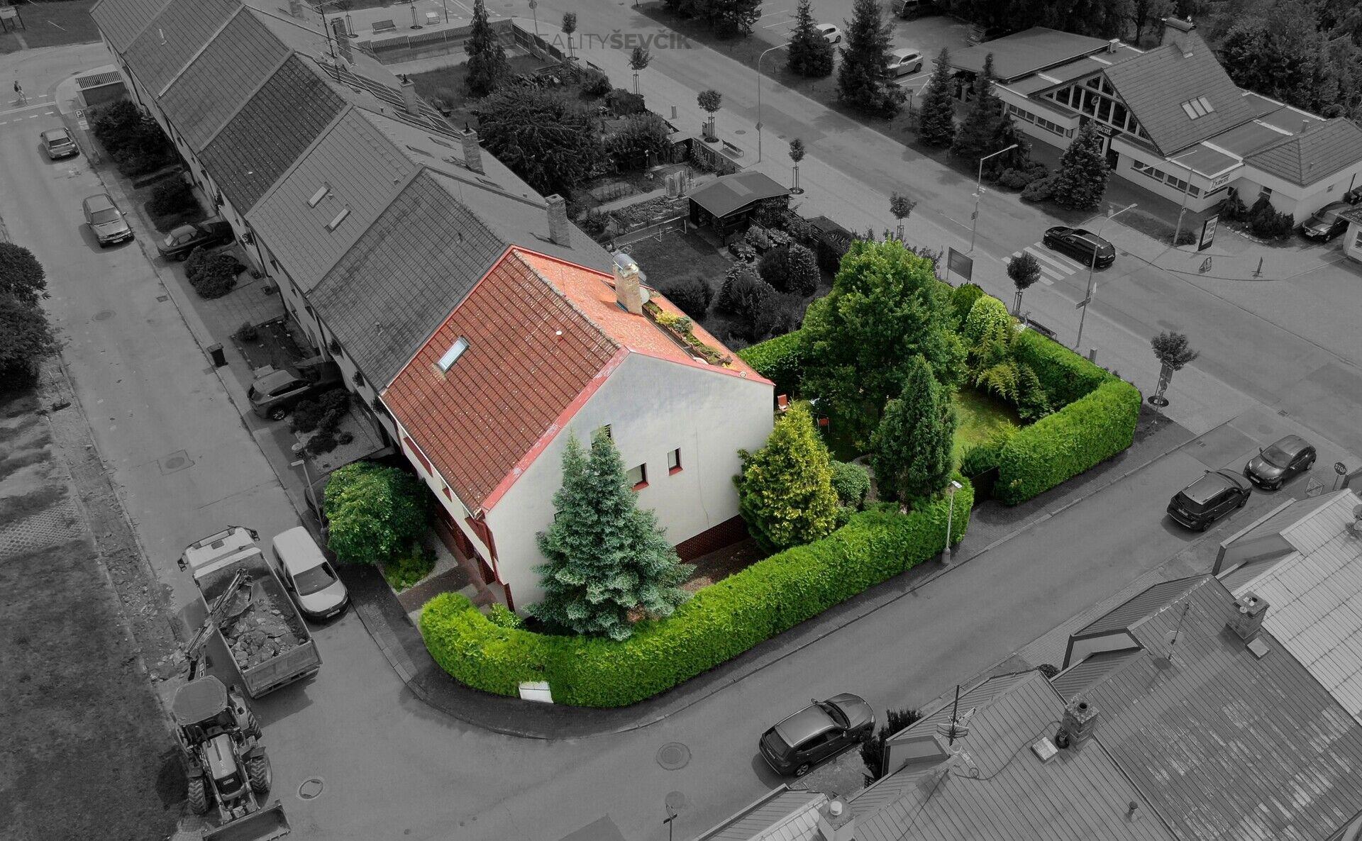 Prodej prostorného rodinného domu v centru Hluboké nad Vltavou – dvougenerační bydlení i podnikání