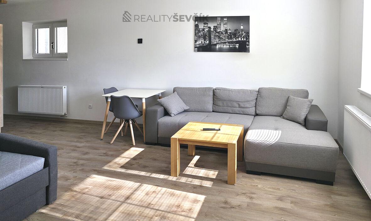 Pronájem bytu 2+kk, 52 m² – Novohradská 317/2, České Budějovice (centrum)