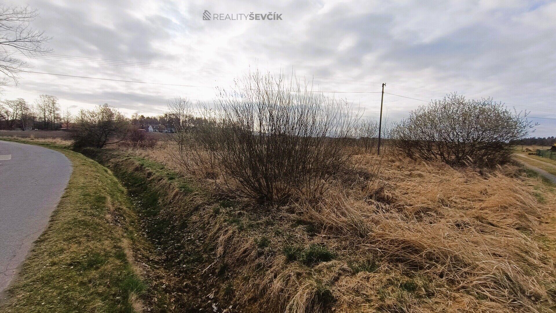 Prodej stavebního pozemku 2100 m2 v obci Příbraz, okres Jindřichův Hradec