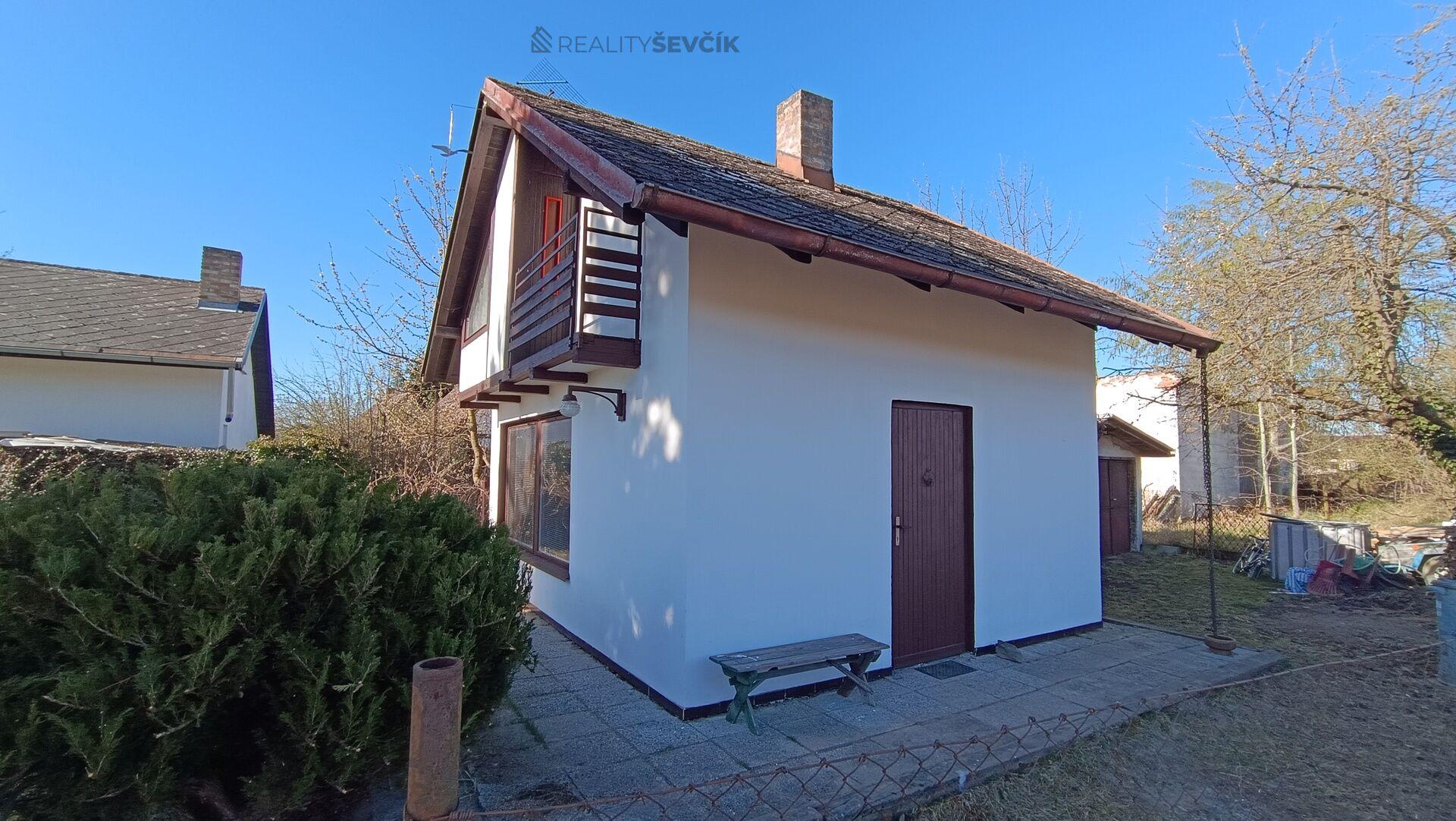 Prodej chaty u rybníku Bezdrev - Zálužice