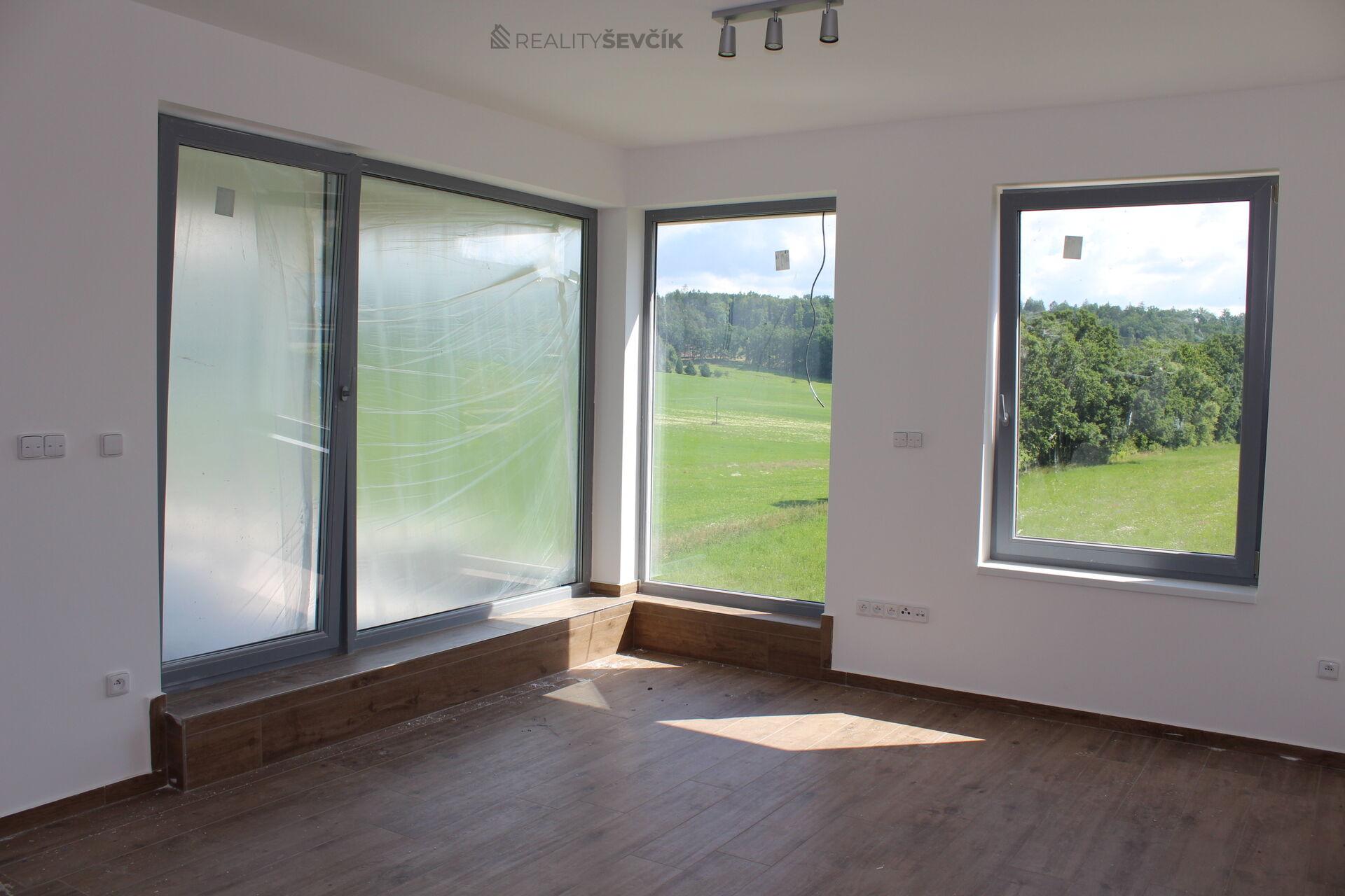 Pronájem bytu 2+kk s terasou, 51 m2 (83 m2) v Hluboké nad Vltavou