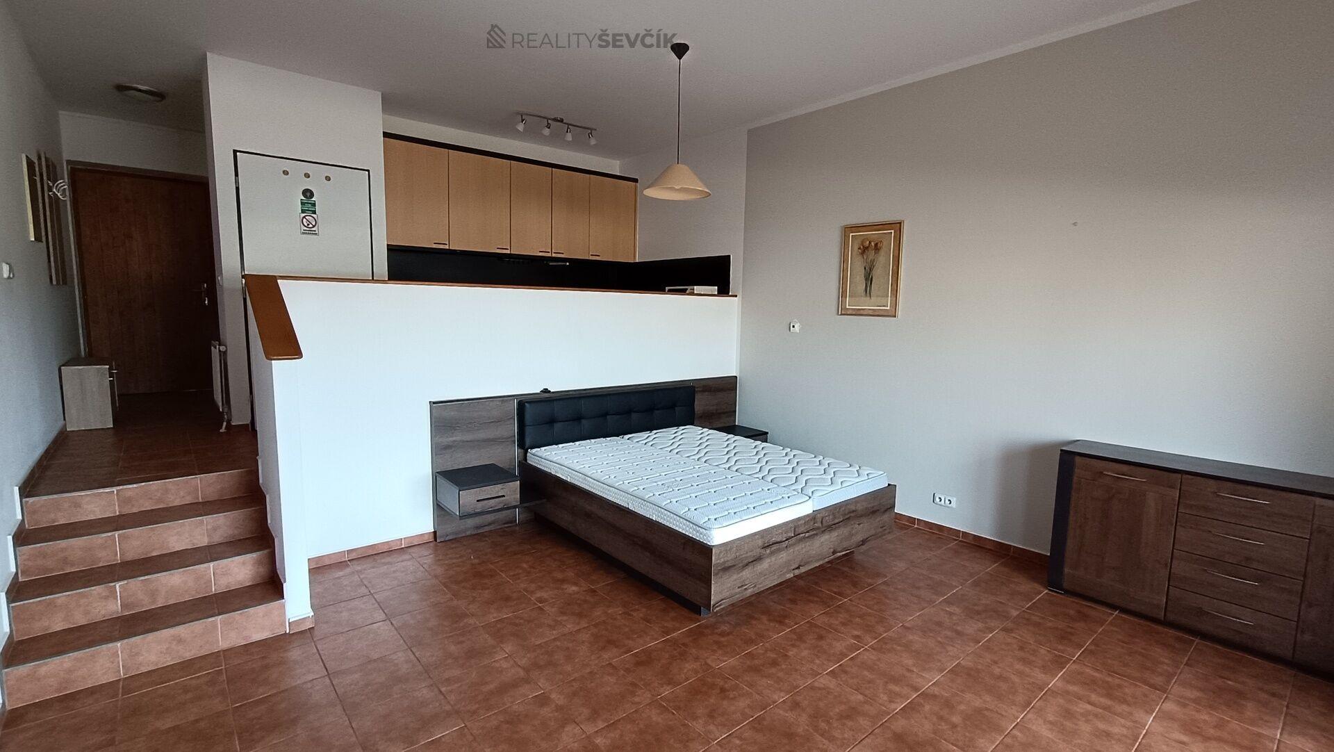 Prodej apartmánu 1+kk s terasou a výhledem na Lipno – Marina Lipno