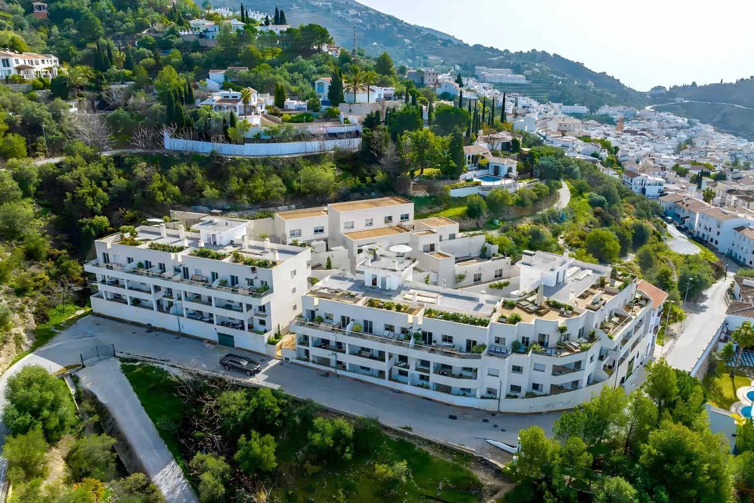 2+kk s terasou v horách Andalusie, jen 25 min od moře – Costa del Sol