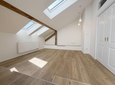 Pronájem bytu, 4+kk, 91 m²