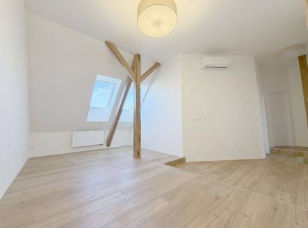 Pronájem bytu, 4+kk, 91 m²