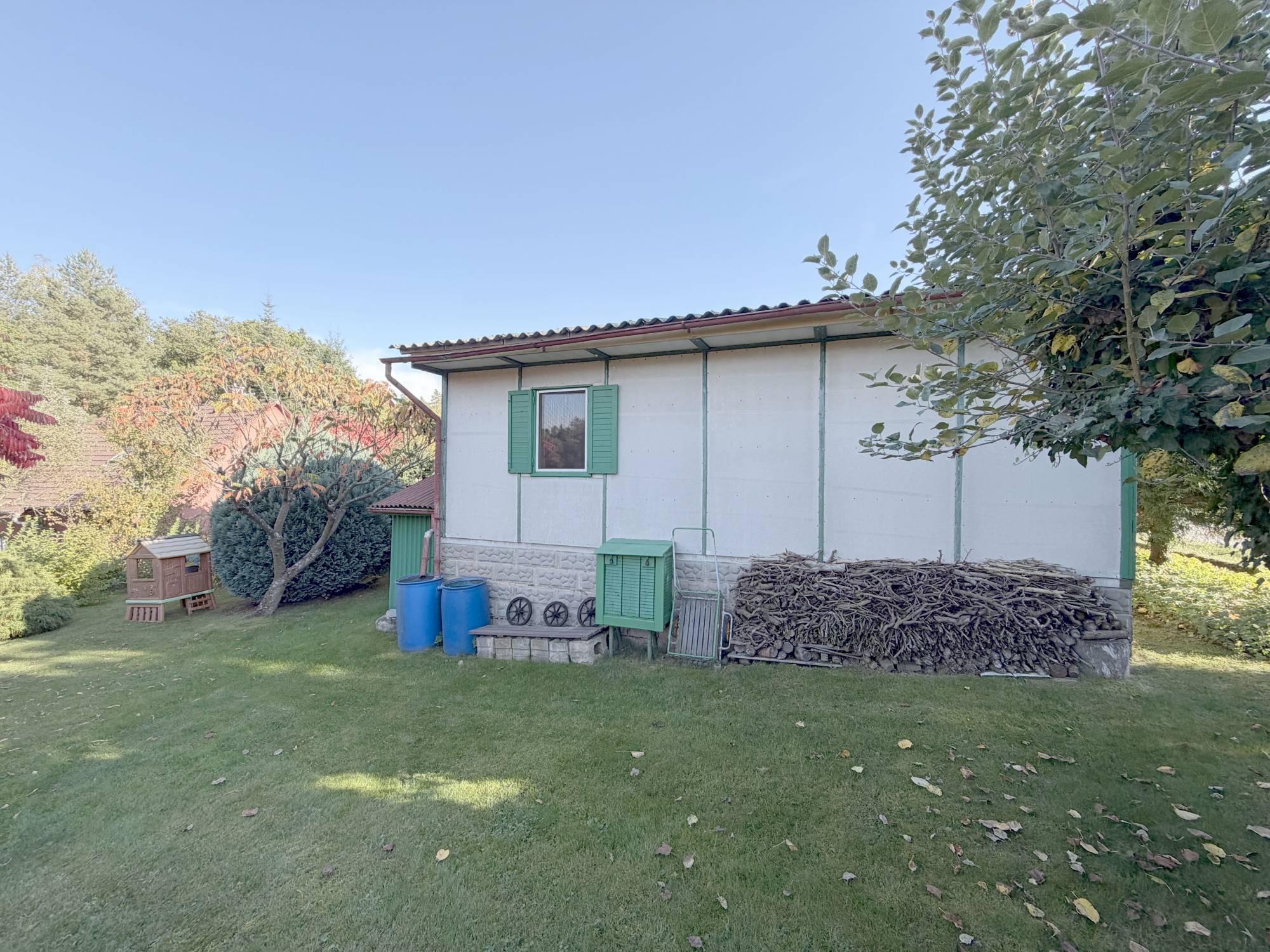 Prodej rekreační chaty s pozemkem 521 m² v Osadě Lada, Tehov u Říčan