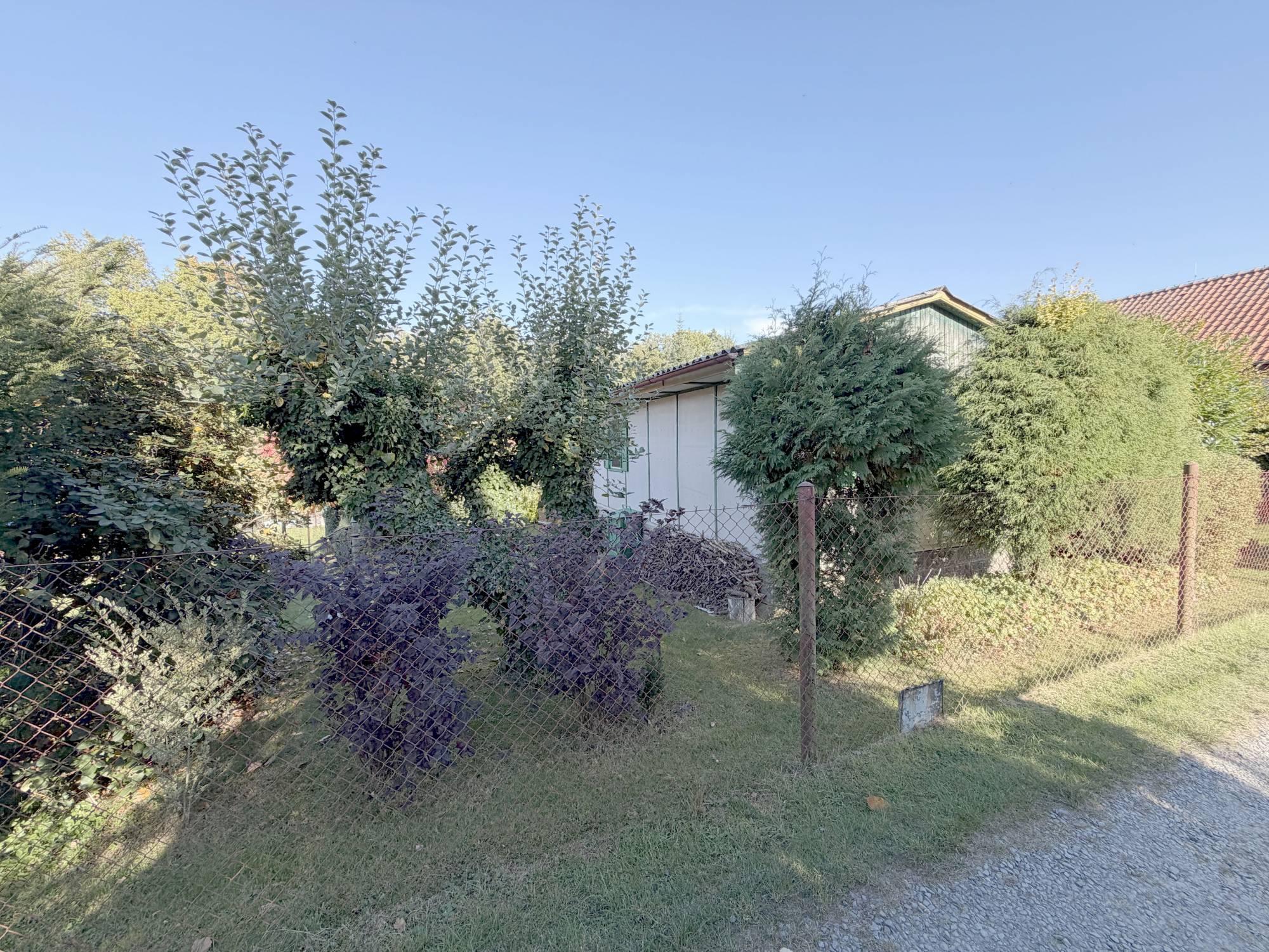 Prodej rekreační chaty s pozemkem 521 m² v Osadě Lada, Tehov u Říčan