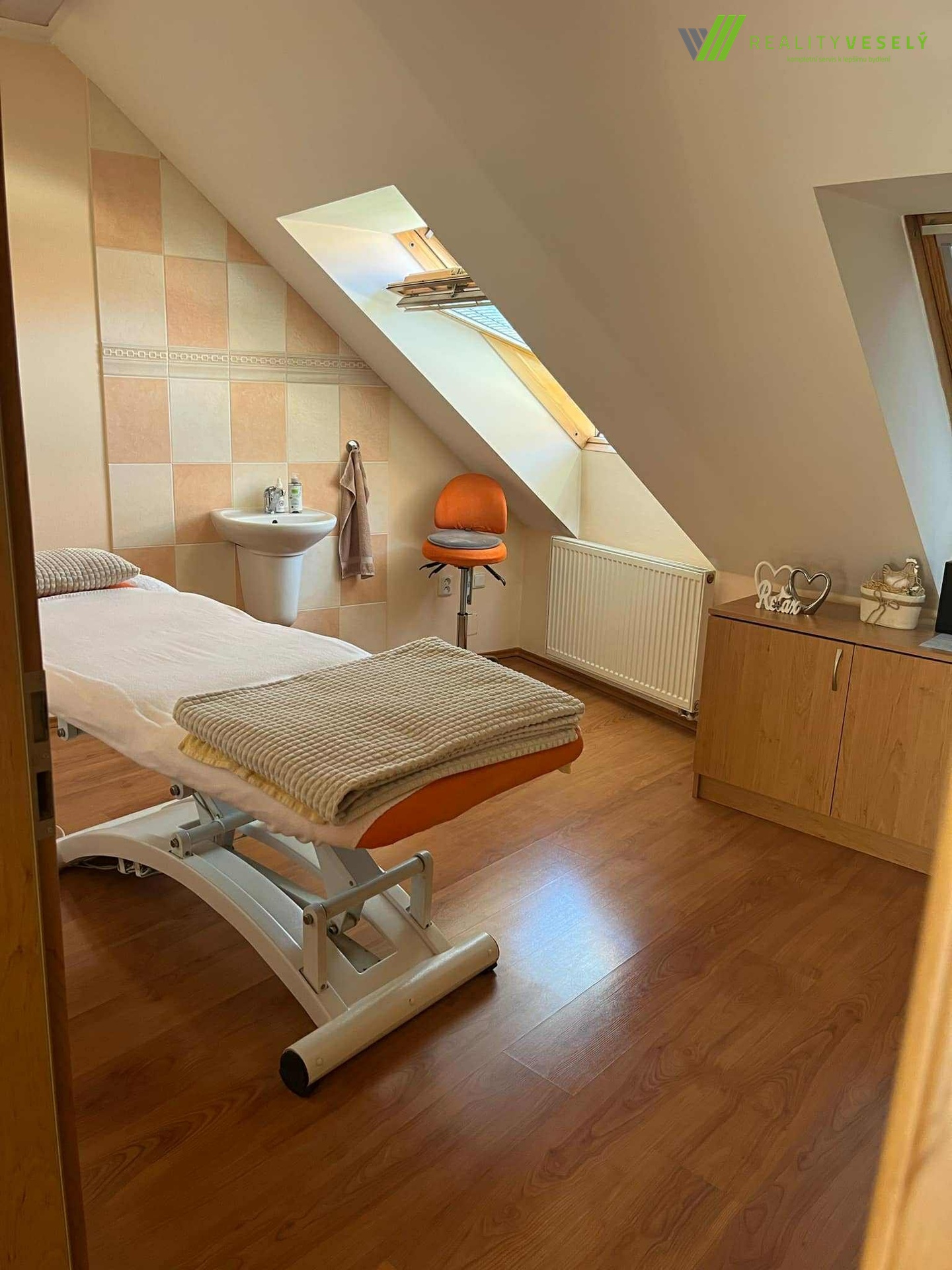 04e1e05d-07bb-4d90-9f90-4a885fb63a4f