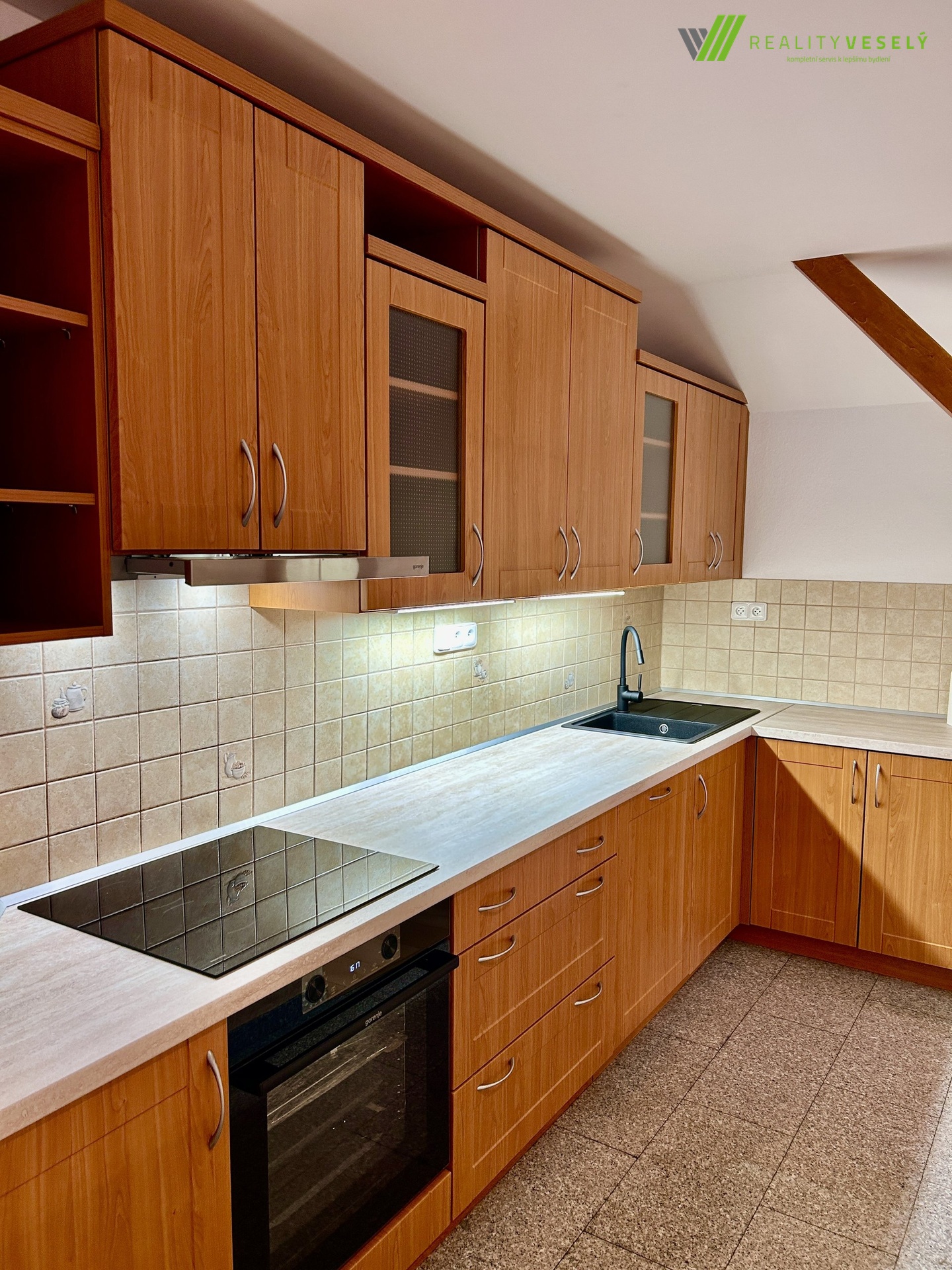 75A2AD10-F874-47E0-9E53-F6C9B125E03E_1_201_a