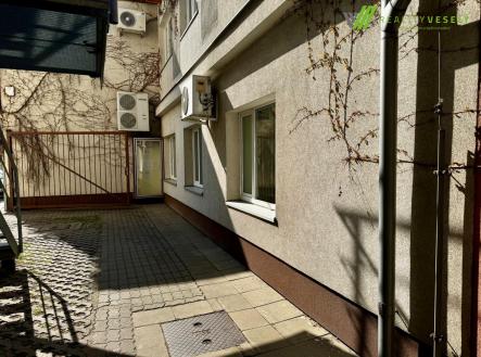 Pronájem komerčního objektu, sklad, 199 m²