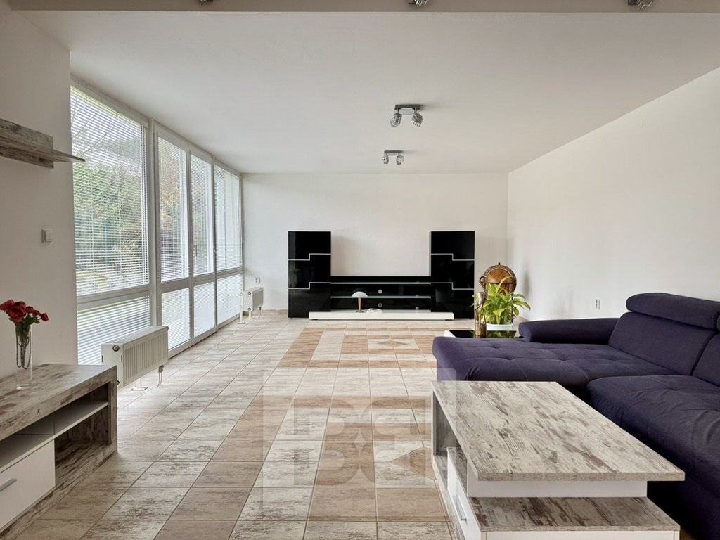 1F247EB7-96D2-461E-A21D-286173CE1E02_1_105_c