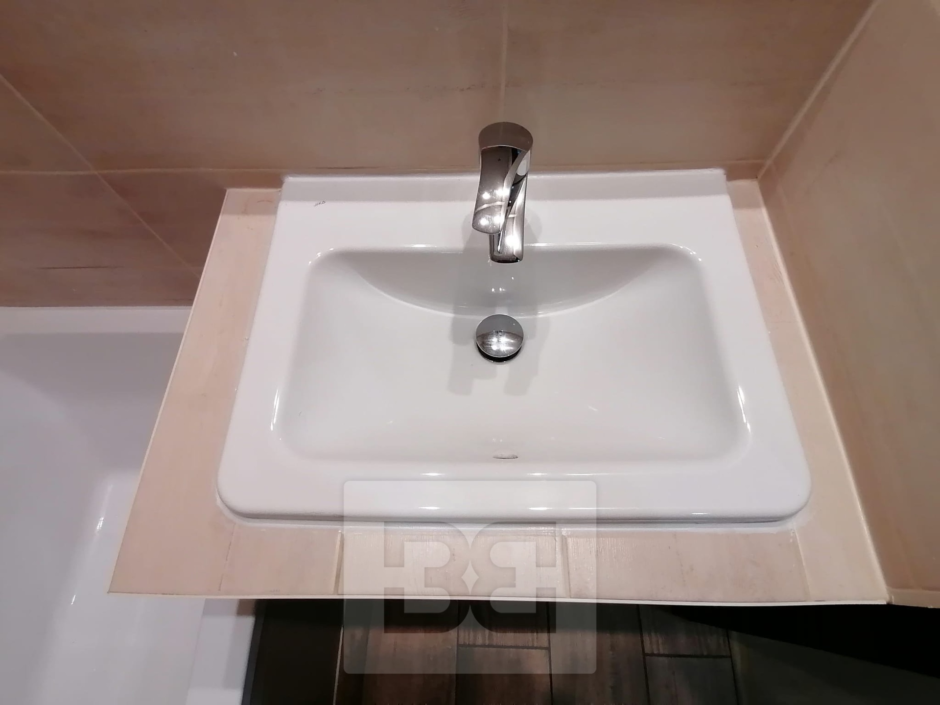 03adbea2-8bce-4cc7-a1a8-0f2e9a5e85e5