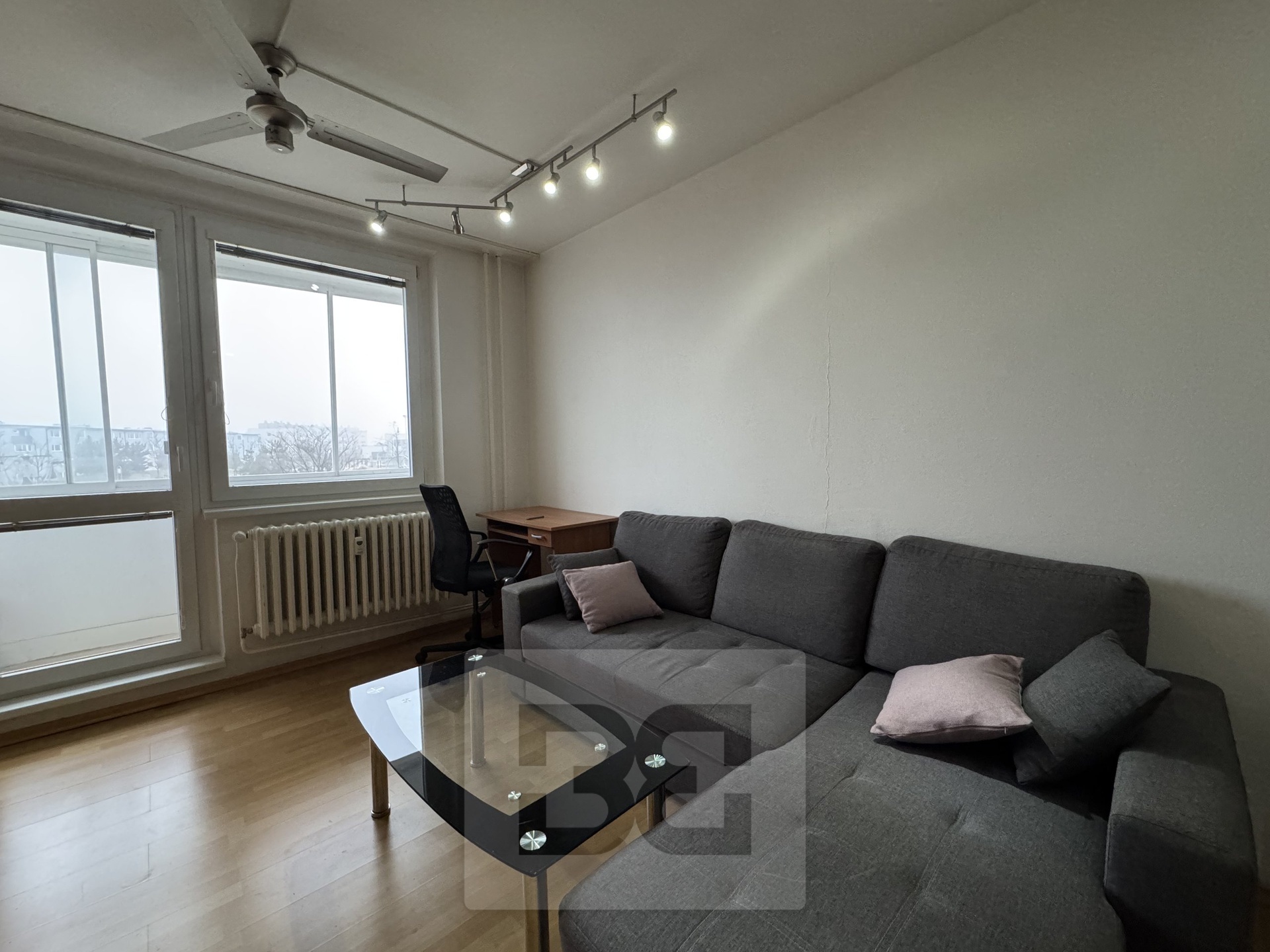 E09DA89B-BE80-4528-BDD1-45C8FE0F18E7