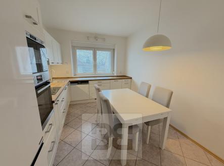 Pronájem domu/vily, 196 m²