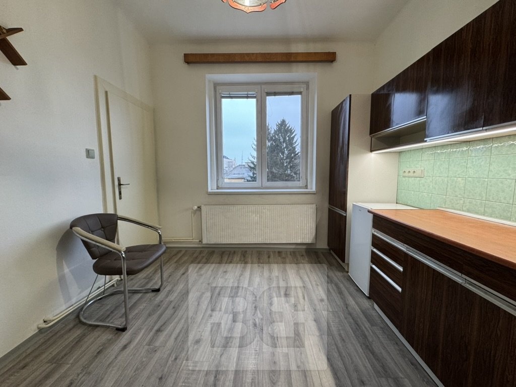 9E202584-0192-4F4F-A7A6-841F77A99C8B_1_105_c