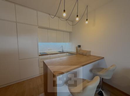 Pronájem bytu, 1+kk, 38 m²