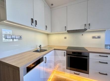 Pronájem bytu, 1+kk, 44 m²