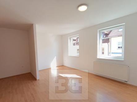 Pronájem bytu, 1+kk, 33 m²