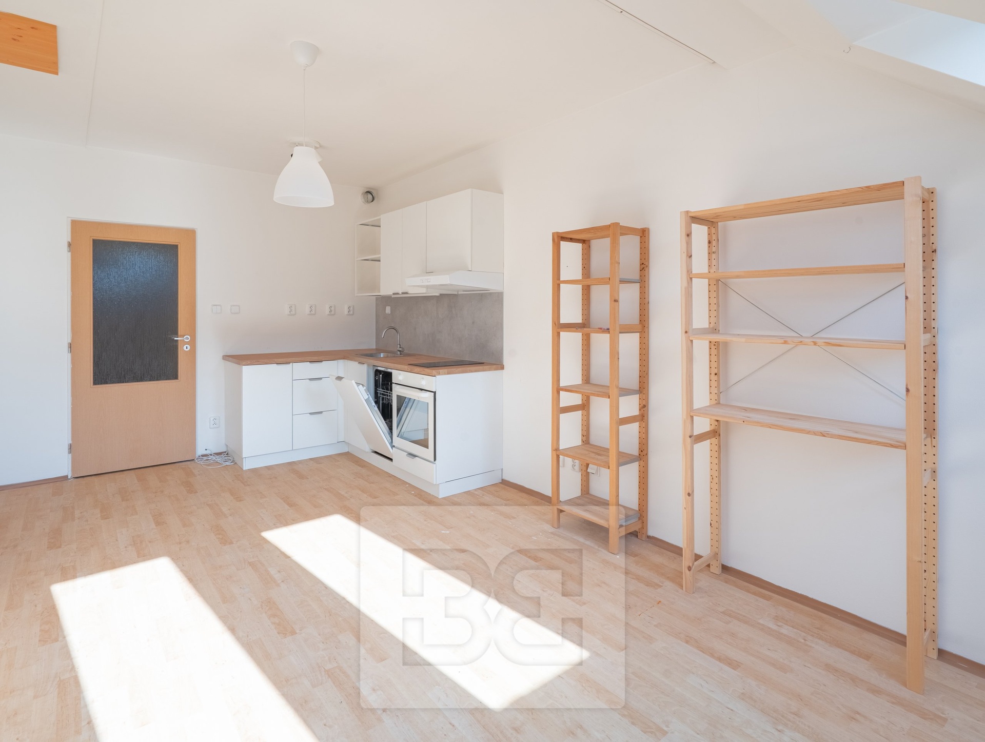 Pronájem bytu 1+kk 30 m², Praha - Kbely