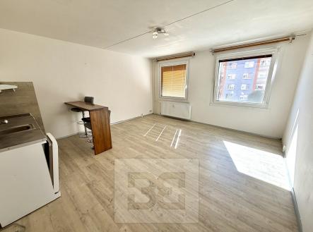 Pronájem bytu, 1+kk, 32 m²