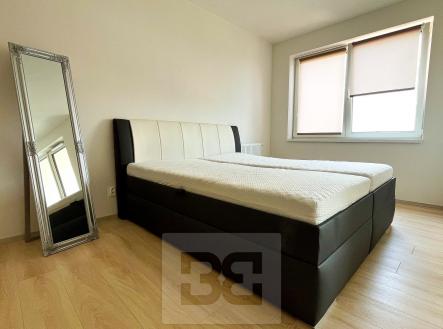 Pronájem bytu, 1+kk, 33 m²